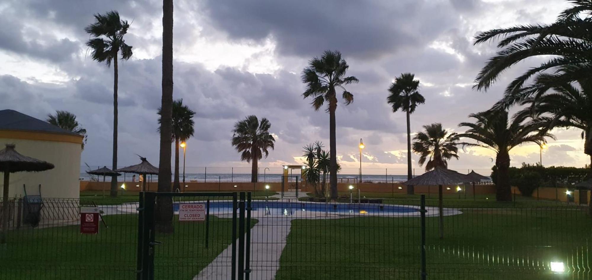 La Tortuga I, Encantador Apartamento Con Garaje En Primera Linea De Playa 塔里法 外观 照片
